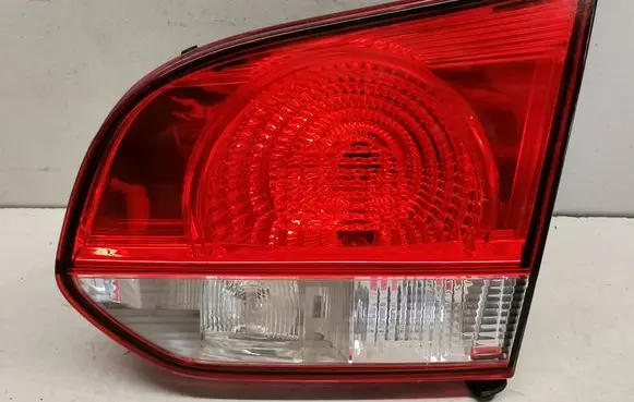 Tailgate rear/tail lights