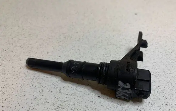 Audi A6 S6 C5 4B Speed sensor (speedometer sensor) 012409191