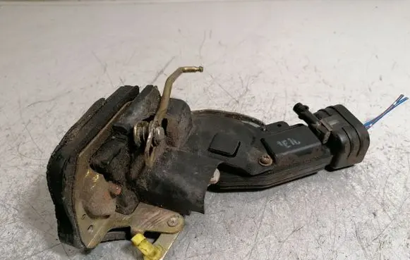 Suzuki Grand Vitara I Rear door lock