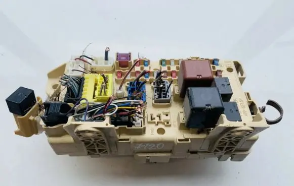 Toyota Avensis Verso Fuse box set 8922144030 89221-44030
