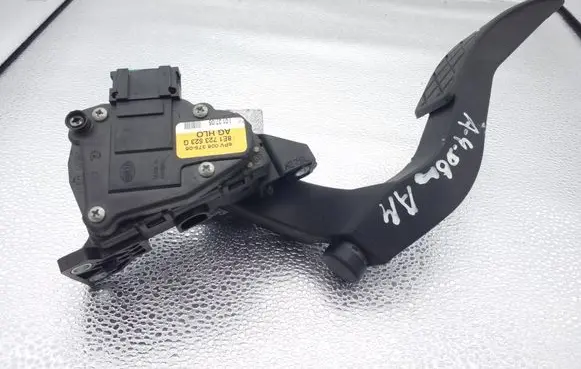 Audi A4 S4 B7 8E 8H Accelerator throttle pedal 8E1723523G 6PV00837506