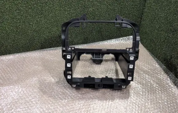 Renault Trafic III (X82) Radio/GPS head unit trim 678700458R