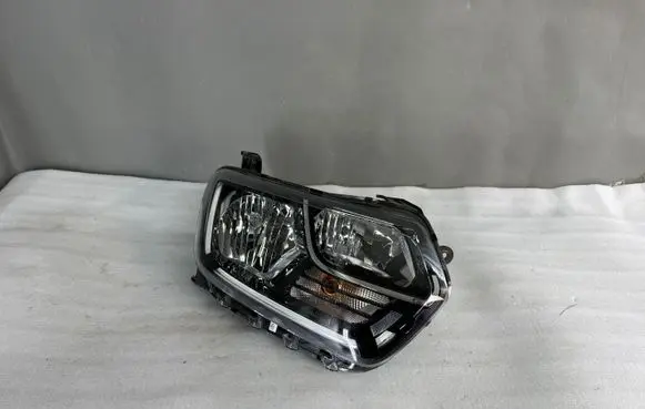 Dacia Duster II Headlight/headlamp 260101133R