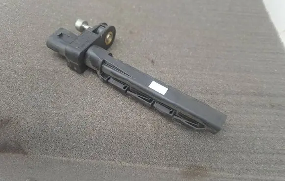 BMW 7 F01 F02 F03 F04 Crankshaft position sensor 7806782 25916010