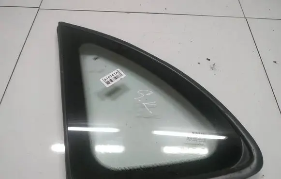 Nissan Almera Tino Rear side window as2