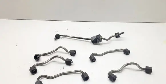 BMW X3 E83 Fuel injector supply line/pipe 