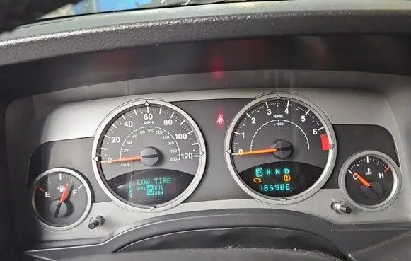 Speedometer (instrument cluster)
