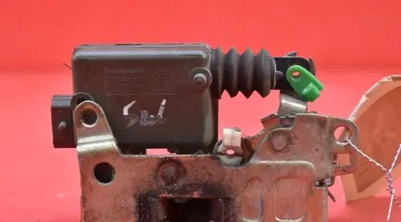Opel Movano A Front door lock