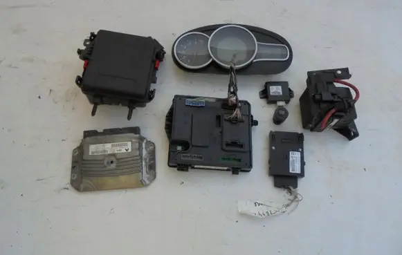 Renault Megane III Engine ECU kit and lock set 