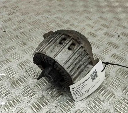 Mercedes-Benz E A207 Engine mount bracket A2122404117