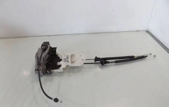 Hyundai i30 Rear door lock 84102L000