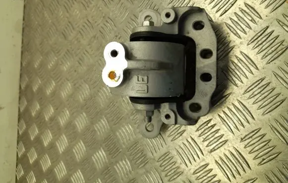 Lexus ES VII XZ10 Engine mount bracket G2016B0A