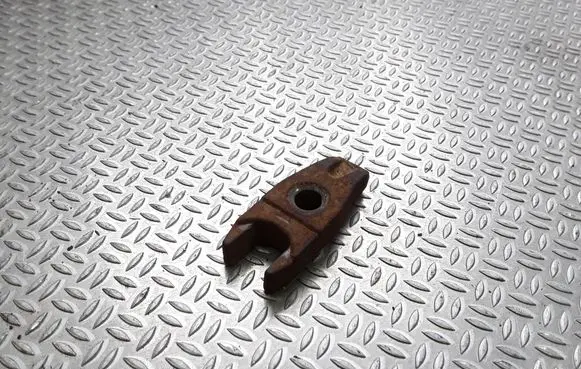 Peugeot 406 Fuel Injector clamp holder