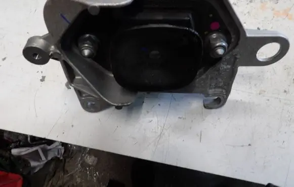 Renault Kangoo III Gearbox mounting bracket 112229825R
