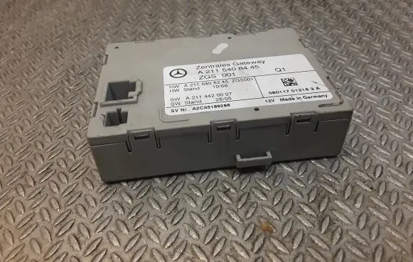 Mercedes-Benz E W211 Gateway control module 2115408445 A2115408445