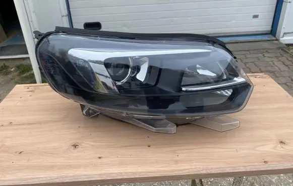 Opel Vivaro Headlight/headlamp 9832836480-00 9832837680-00