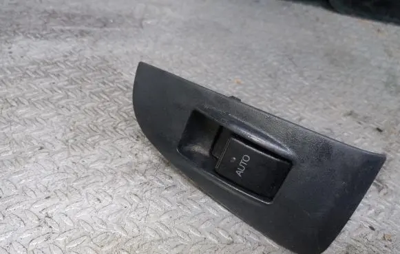 Toyota Avensis T250 Electric window control switch 7427105020