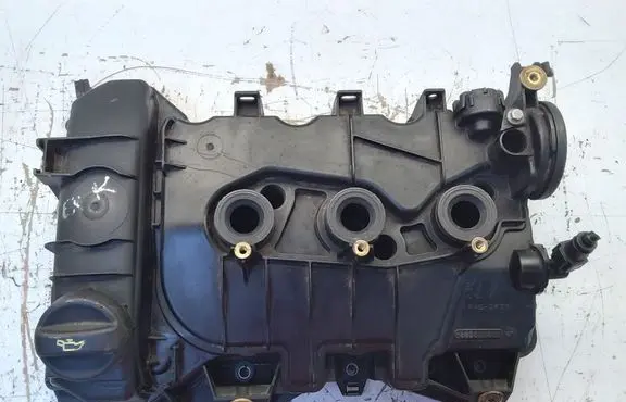 Peugeot 208 I Rocker cam cover 9806820880