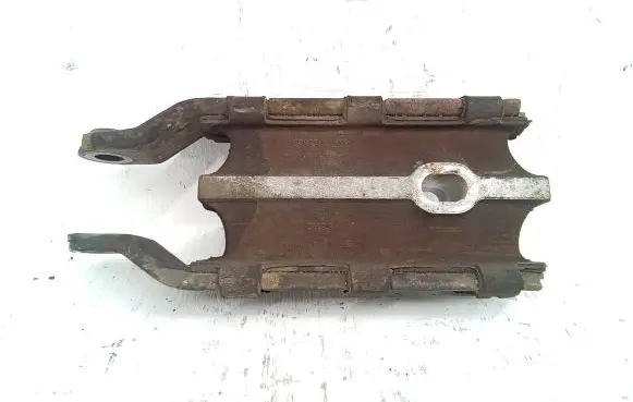 Volvo V70 Engine mount bracket 31262935 8G9N6P082BA