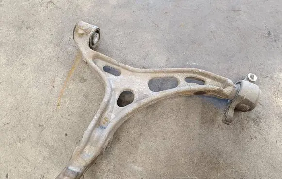 Jeep Grand Cherokee Front lower control arm/wishbone 68022605AD