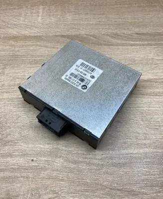 BMW 3 E90 E91 Voltage converter inverter 9127088 8ES00947920