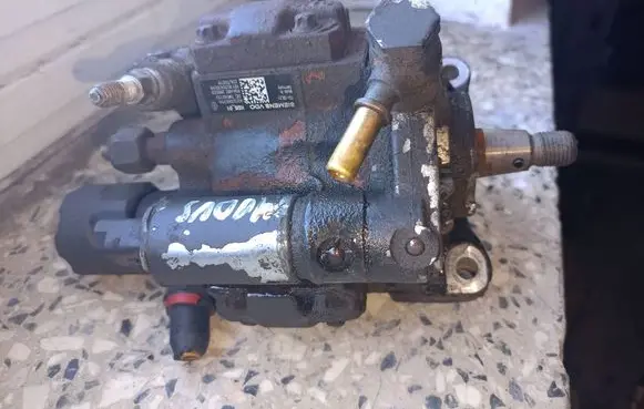 Renault Megane II Fuel injection high pressure pump