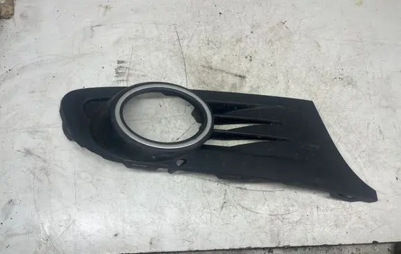 Volkswagen Golf Plus Front fog light trim/grill 5M0853666K