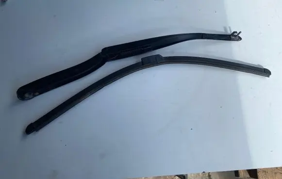 BMW 5 F10 F11 Windshield/front glass wiper blade 7182459