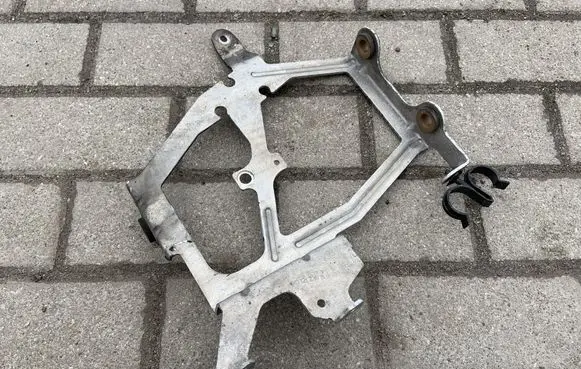Audi A8 S8 D4 4H Radiator mount bracket 4H0121239B