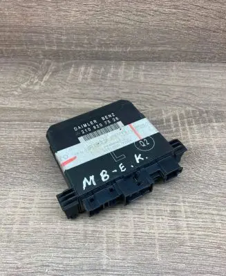 Mercedes-Benz C W202 Door control unit/module 2108207526