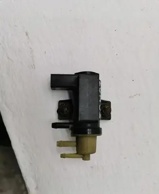 Volkswagen Touran I Valve vacuum 1K0906627A