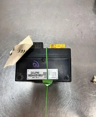 Peugeot 307 CC Trunk lid opening control unit 9654425180