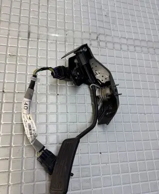 Toyota Corolla Verso E121 Accelerator throttle pedal 822230F040 170372