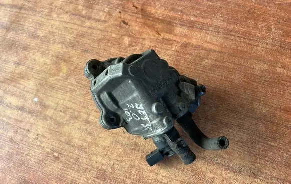 Skoda Yeti (5L) Fuel injection high pressure pump 03L130755D