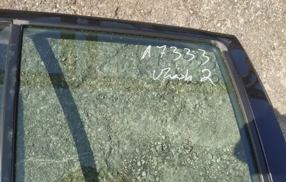 Mazda 2 Rear door window glass