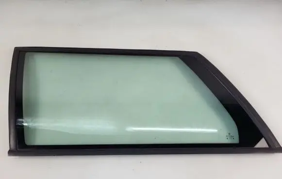 Volkswagen PASSAT B3 Rear side window 333845297