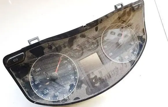 Volkswagen Golf V Speedometer (instrument cluster) 1K0920951E