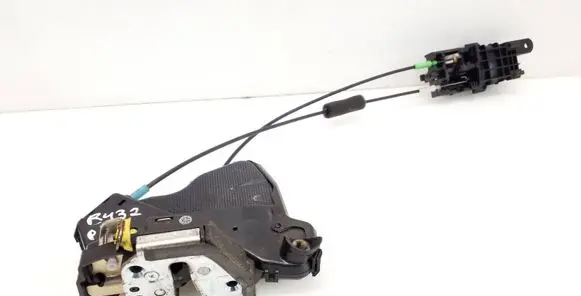 Suzuki Grand Vitara II Front door lock 5100108