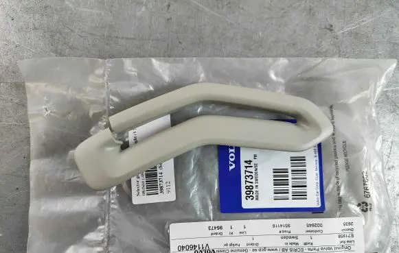 Volvo V70 Seat belt trim 39873714