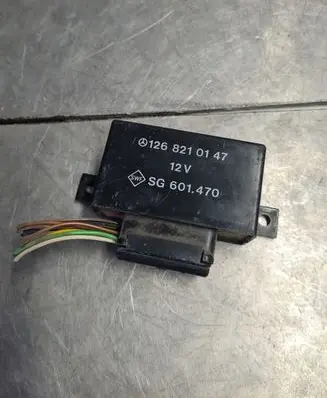 Mercedes-Benz S W140 Seat heating relay 1268210147