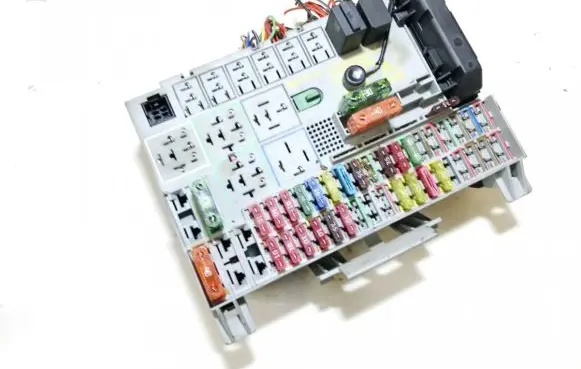 Opel Zafira A Fuse box set 90589965