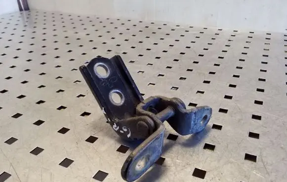Hyundai Santa Fe Rear door lower hinge