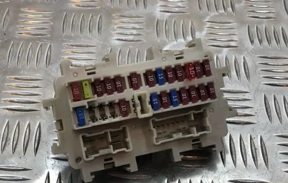 Nissan Pathfinder R51 Fuse module