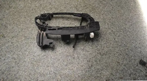 BMW 7 E65 E66 Front door exterior handle/bracket 7013702 7013702708