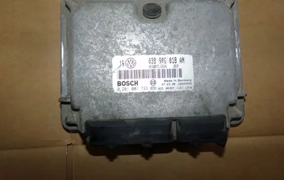 Volkswagen Golf IV Engine control unit/module 0281001733