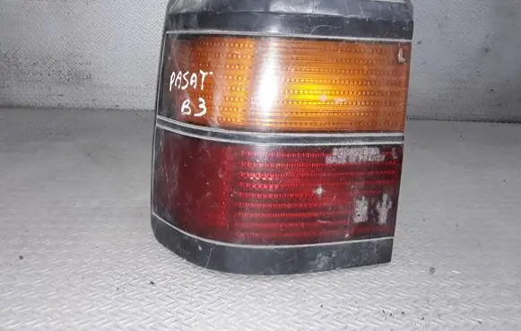 Volkswagen PASSAT B3 Rear/tail lights 333945111