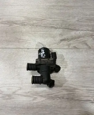 BMW 5 E60 E61 Coolant heater control valve 6920226