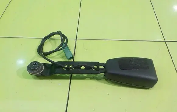 Volvo V70 Front seatbelt 952345C ZAPINKA