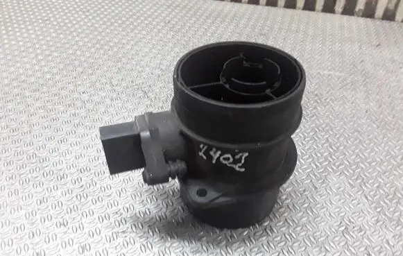 Volkswagen Touran I Mass air flow meter 074906461B