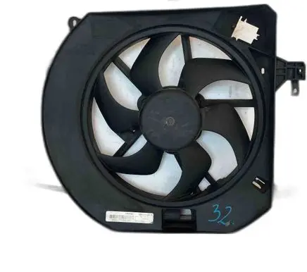 Renault Trafic II (X83) Radiator cooling fan shroud 8200957330